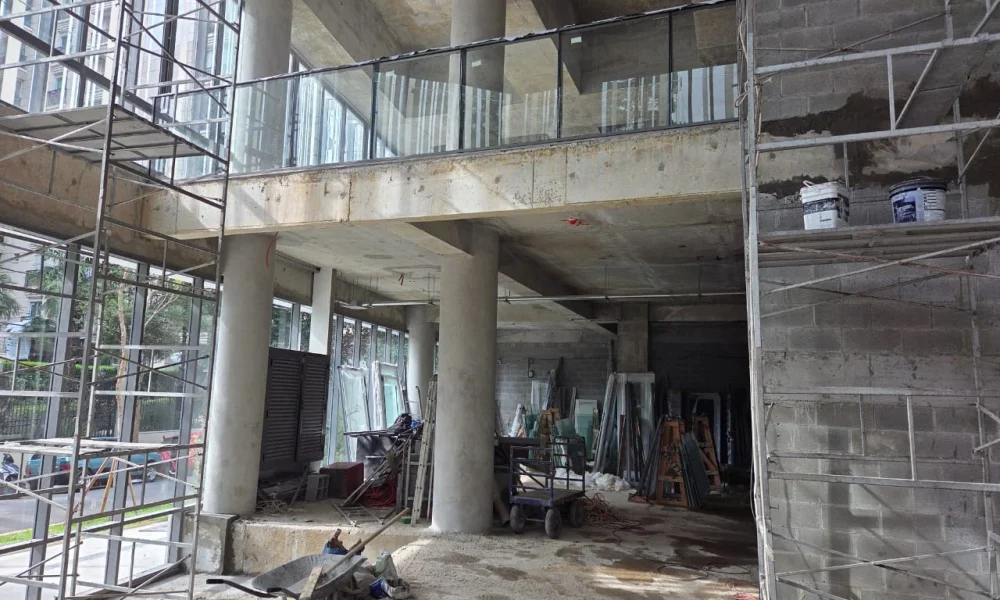 03_interior_pe_direito_duplo_mezanino